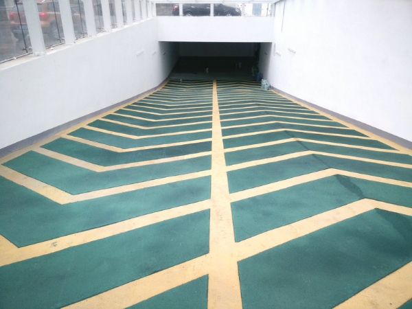 施工中環(huán)氧樹脂地坪涂裝存在的問題，新天地漆業(yè)幫你解答